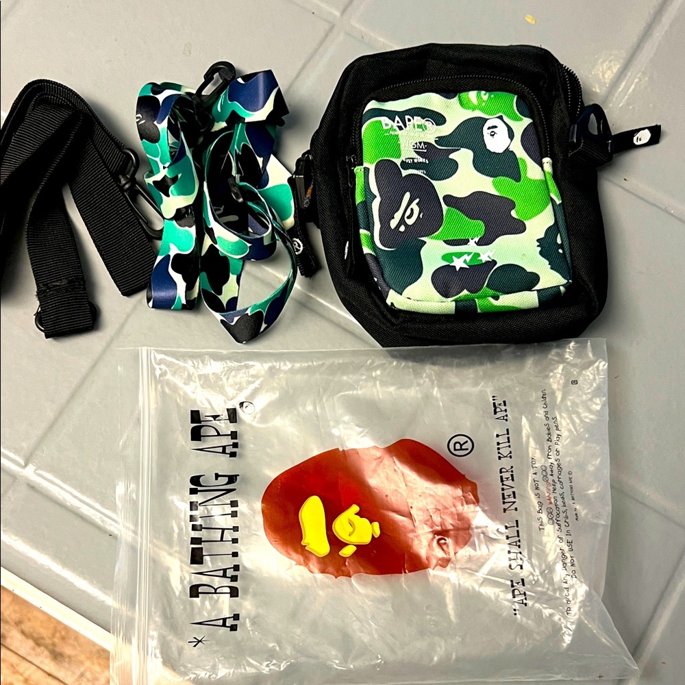 🔥BAPE CAMO CROSSBODY MULTI POCKET POUCH 100% AUTH